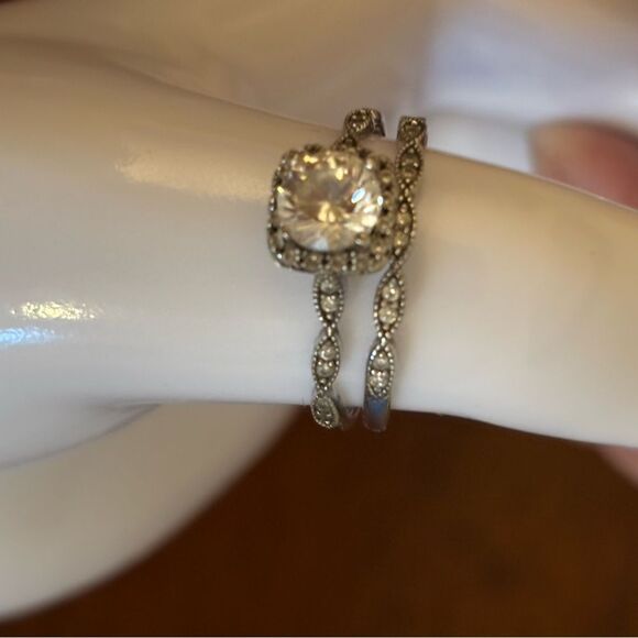 Classic Sterling Silver Ring with Polished Band - Picture 1 of 7